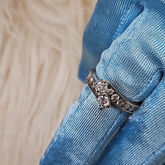 Ladies round brilliant natural diamond ring in 14 karat yellow and white gold. - Picture 4 of 8